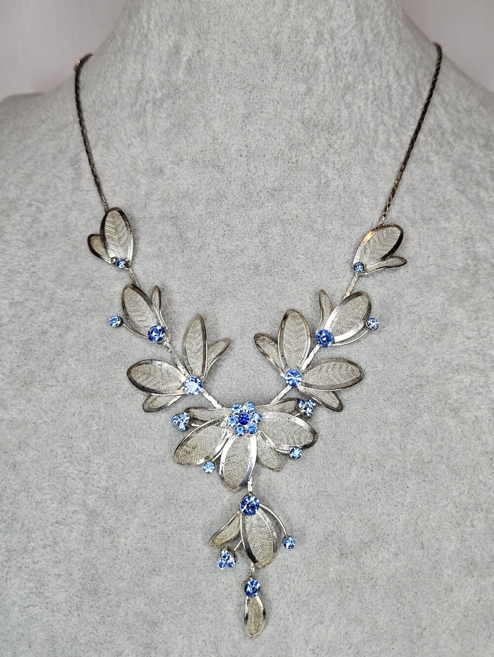Rosemarie Collections Silver Mesh Leaf Floral Statement Bib Necklace Blue Gem